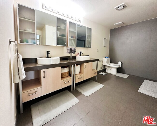 Building Photo - 1234 Wilshire Blvd