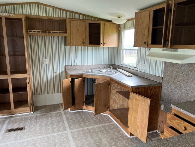 Building Photo - 3 Bedroom Singlewide Mobile Home