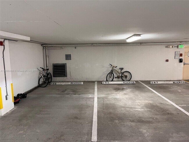 Building Photo - 16500 Collins Ave