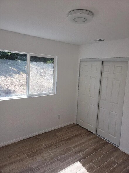 Building Photo - 9612 Petite Ln