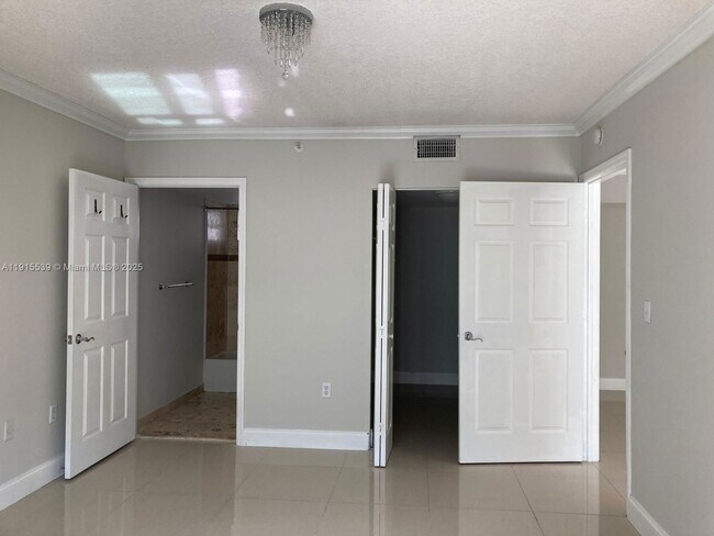 Building Photo - 7800 Collins Ave