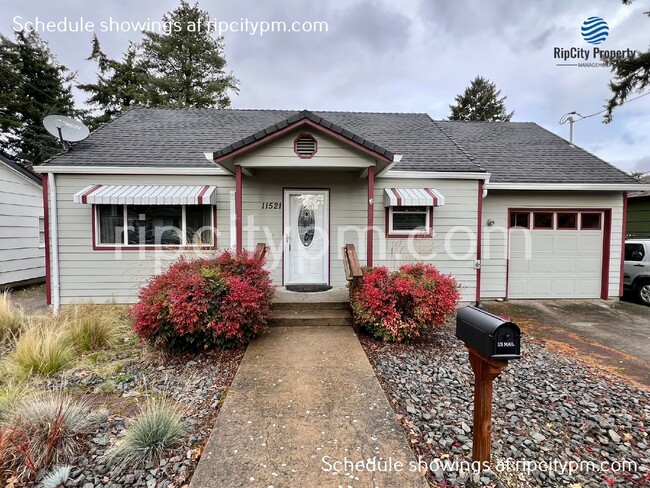 Primary Photo - Cute 2 bed 1 bath home with huge fenced in...