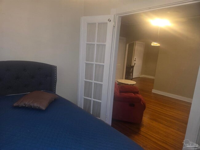 Building Photo - 515 N Barcelona St