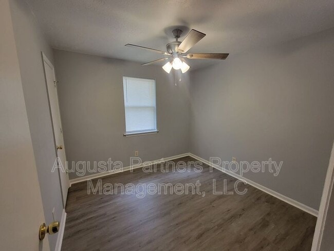 Building Photo - 4536 Hillside Dr