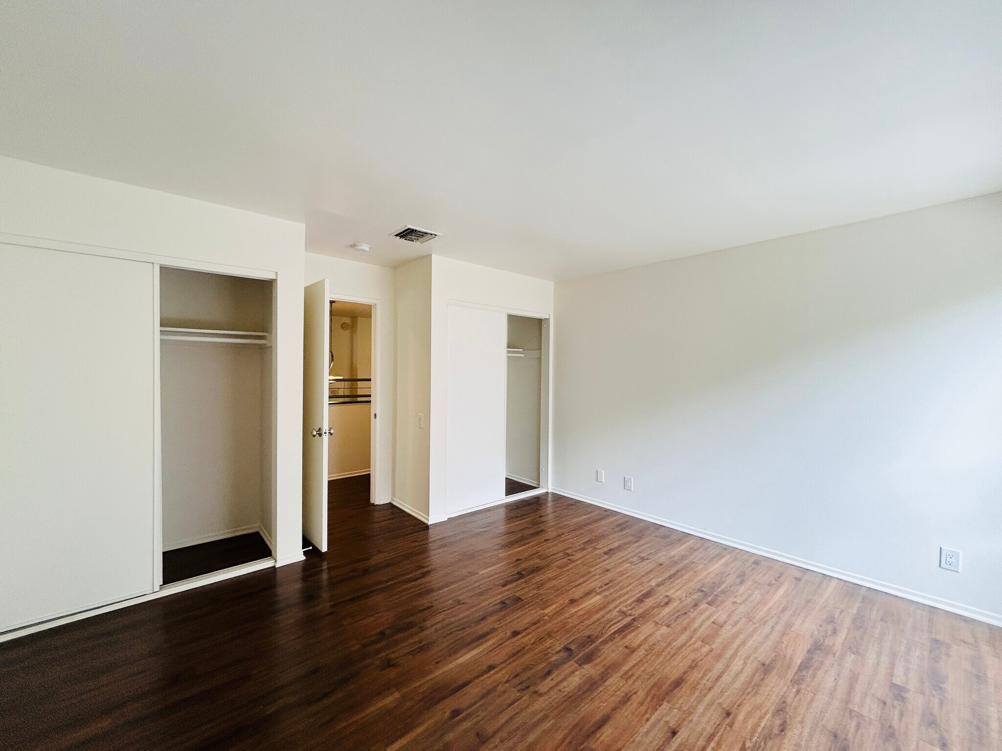 Building Photo - 2339 Hyperion Ave