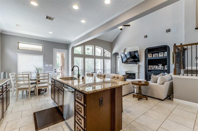 Building Photo - 15 Canoe Bend Dr