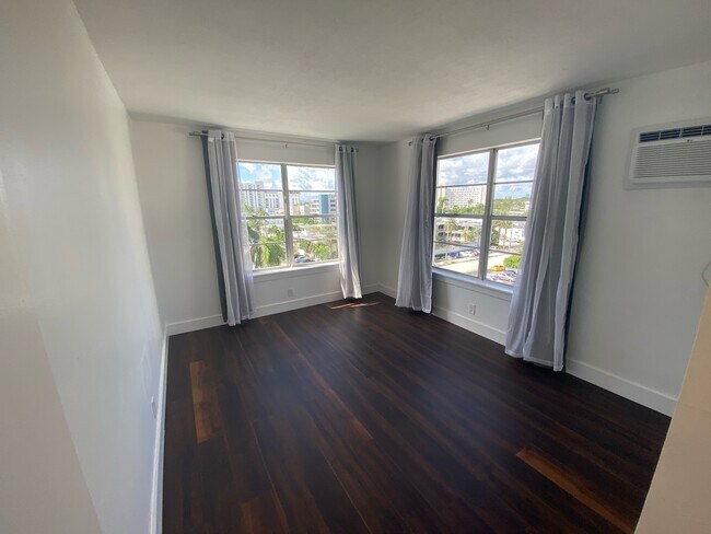 Room - 600 N Birch Rd