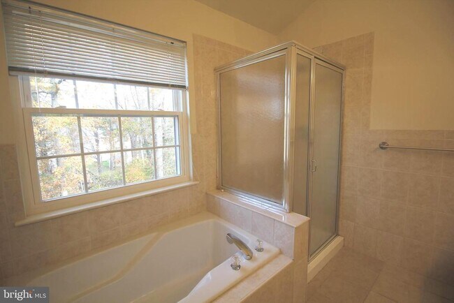 Building Photo - 92 Harvard Cir