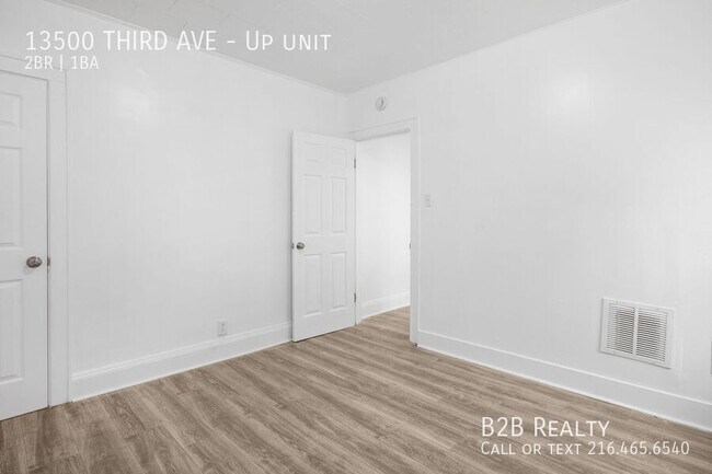 Building Photo - 13500 THIRD AVE-Up unit