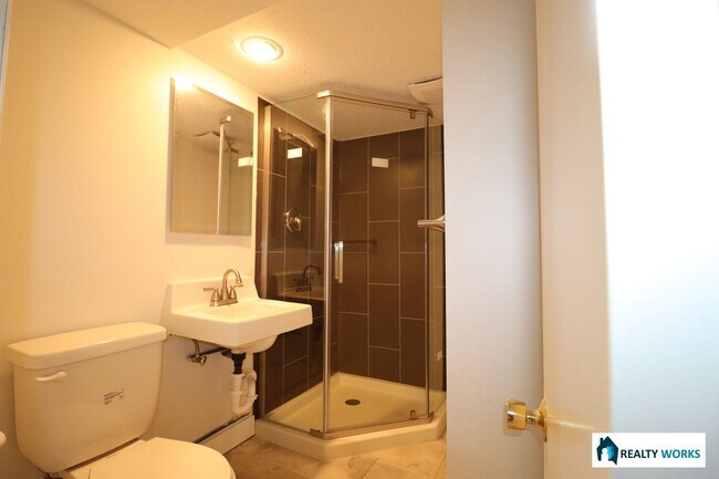 Building Photo - Charming 3-Bed Home