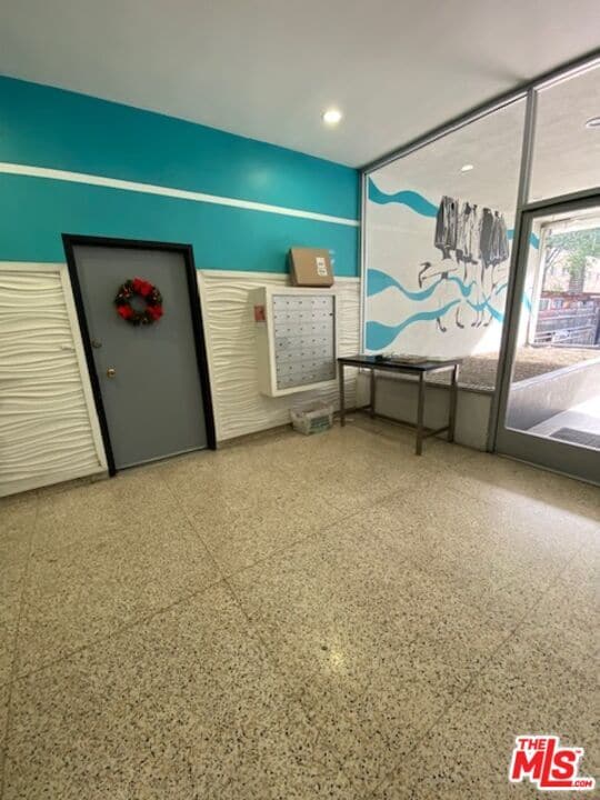 Building Photo - 7045 Hawthorn Ave