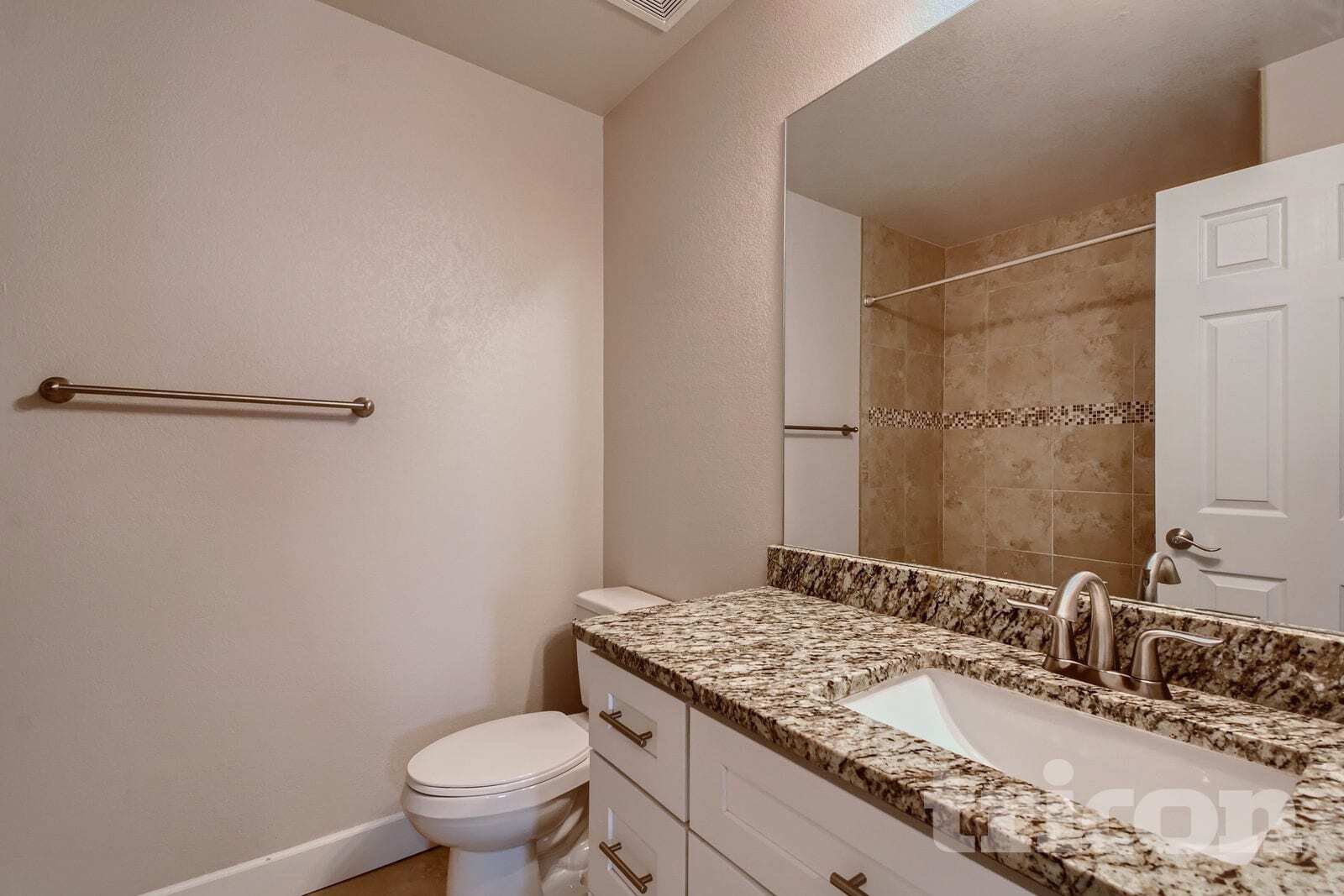 Building Photo - 9805 W Hinsdale Pl