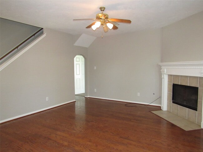 Building Photo - 3519 Englewood Dr