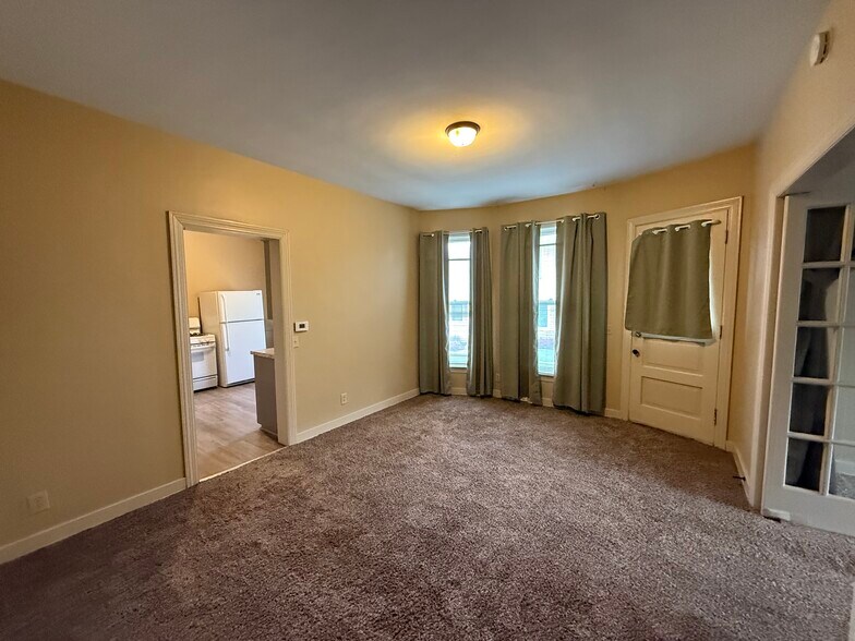 Building Photo - 215 Prospect Ave NE