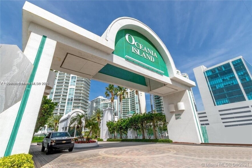 Building Photo - 16400 Collins Ave