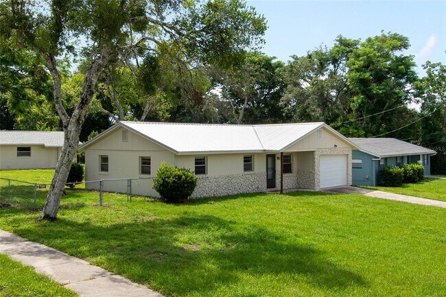 Building Photo - 111 Amigos Rd