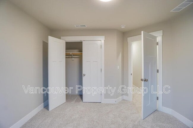 Building Photo - 2215 E Badger Wy