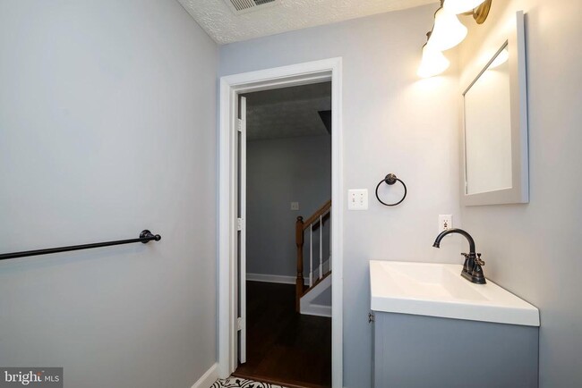 Building Photo - 3317 Hibiscus Ct