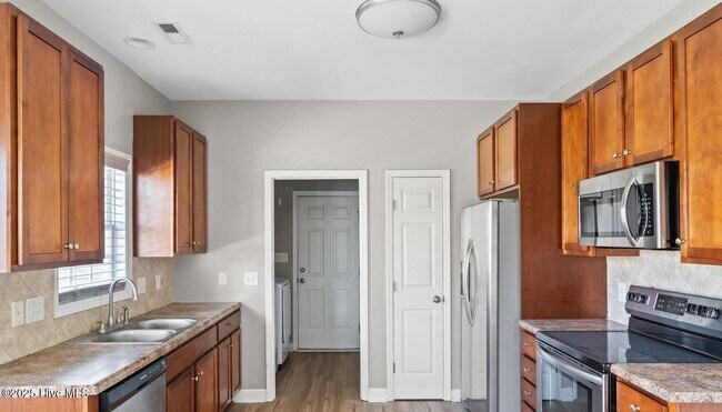 Building Photo - 303 Elk Ct