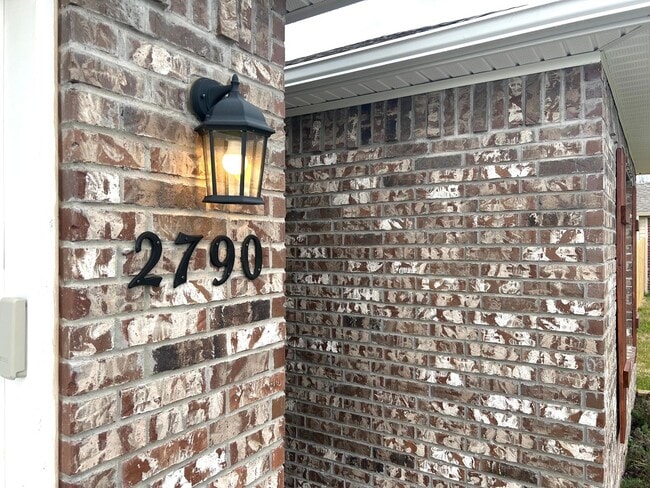 Building Photo - Newer Construction 3 bedroom 2 bath home!