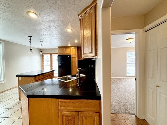 Building Photo - 1201 E 5600 S