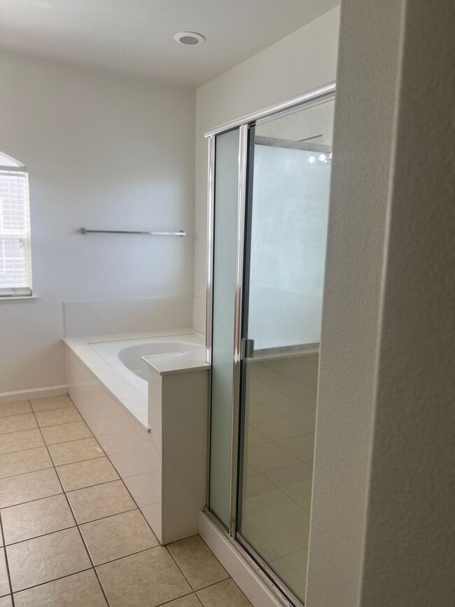 Building Photo - SUMMER MOVE IN SPECIAL...1/2 OFF ONE MONTH...