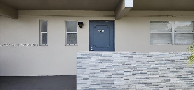 Building Photo - 8010 N Colony Cir