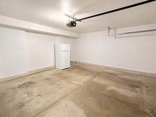 Building Photo - 505 Cary Woods Cir