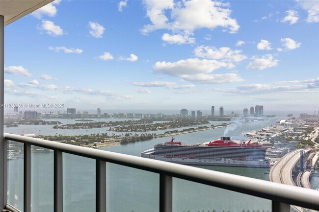 Primary Photo - 888 Biscayne Blvd