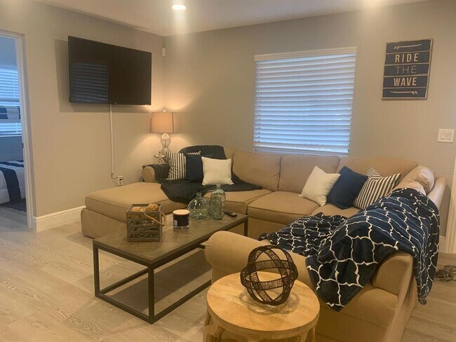 Building Photo - 244 Lexington Dr