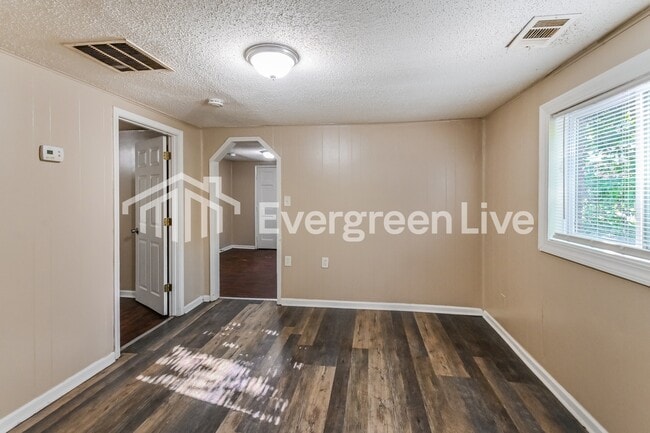 Building Photo - 375 George Rd