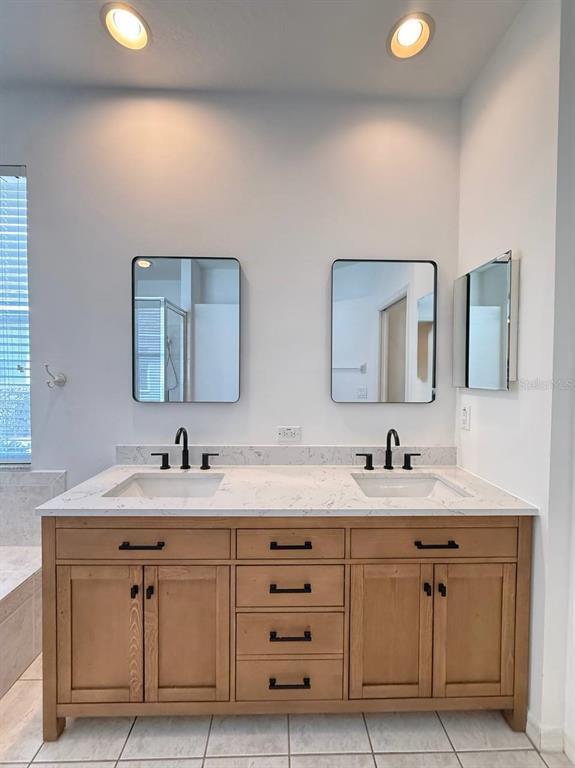 Building Photo - 10226 Evergreen Hill Dr