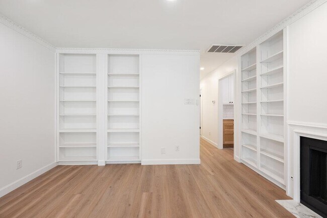 Building Photo - 7201 Chimney Corners