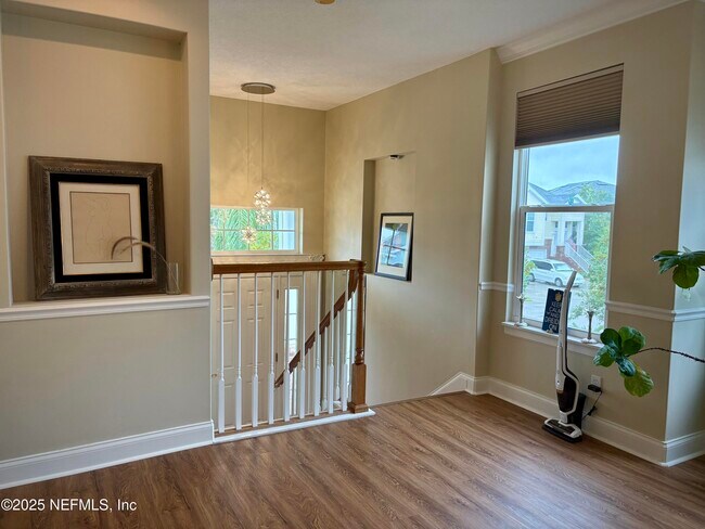Building Photo - 169 Sunset Cir N