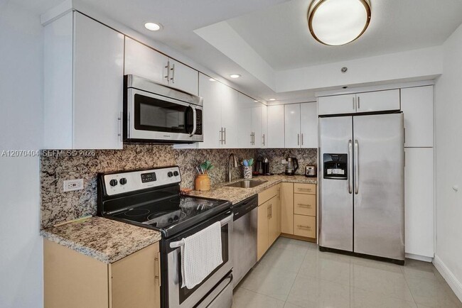 Building Photo - 20515 E Country Club Dr