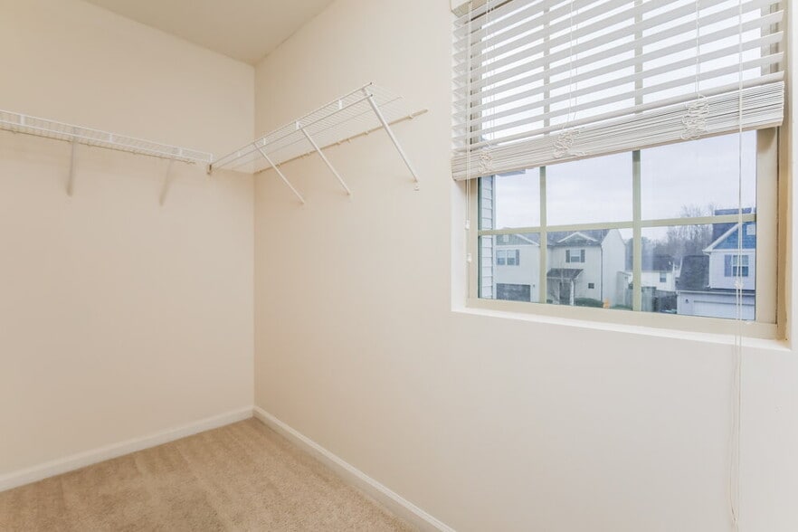 Building Photo - 1417 Ujamaa Dr