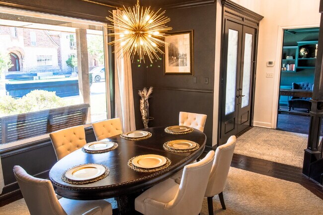 Building Photo - Luxury Living in Preston Manor