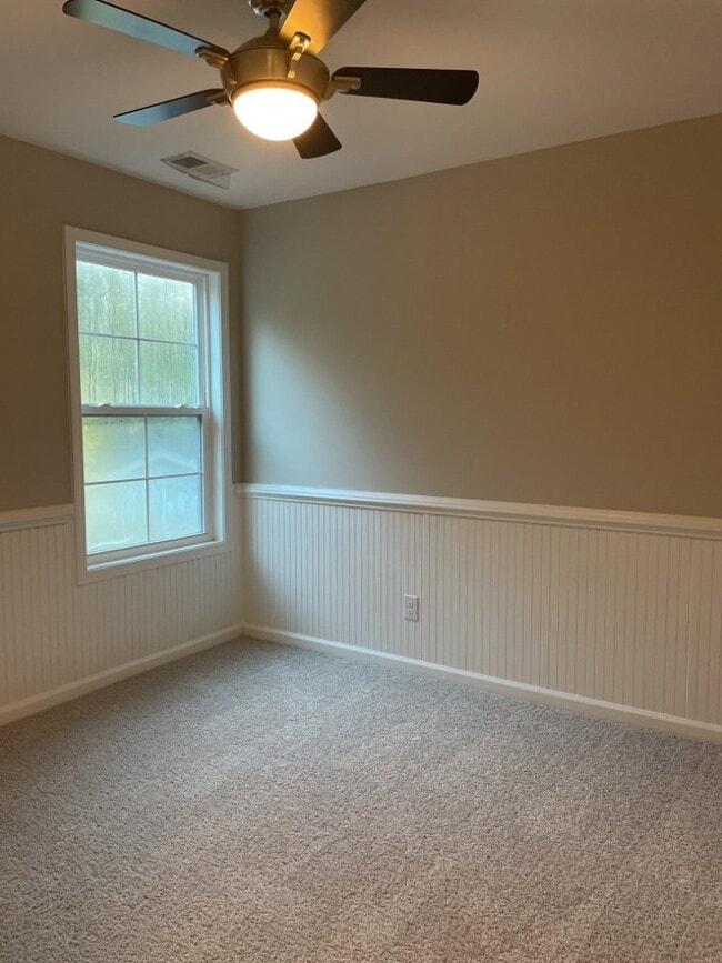 Building Photo - 430 Forsythia Ave