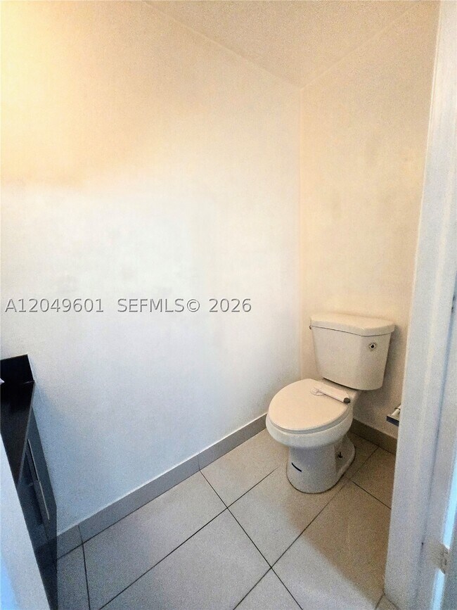 Building Photo - 6001-6114 129