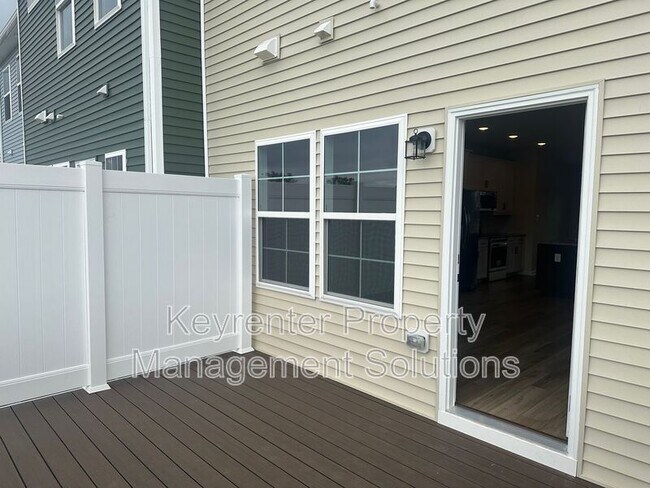 Building Photo - 121 Gibraltar Dr