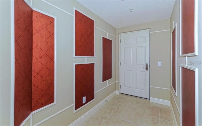 Building Photo - 800 N Tamiami Trl
