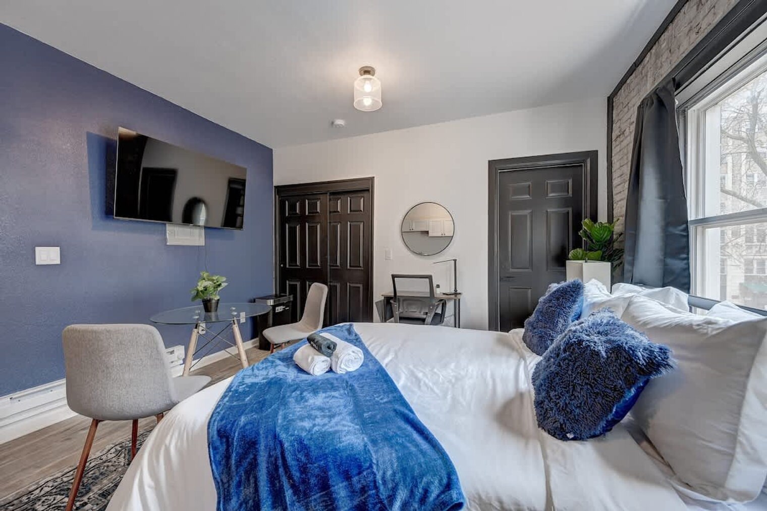 Building Photo - 1930 N Prospect Ave