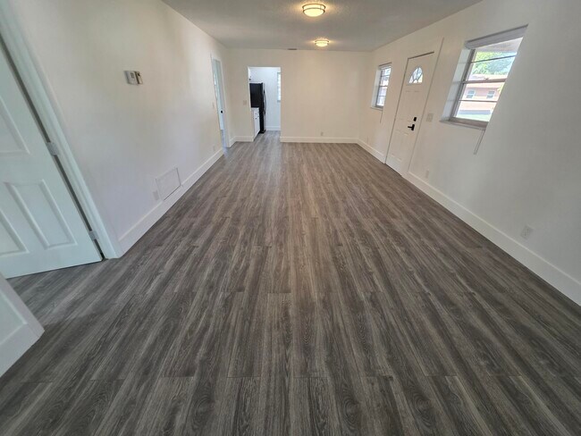 Building Photo - 718 Whippoorwill Ln