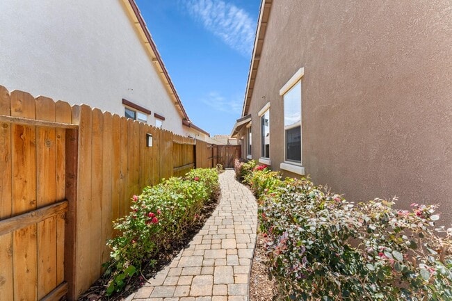 Building Photo - 9363 Wild Lilac Cir