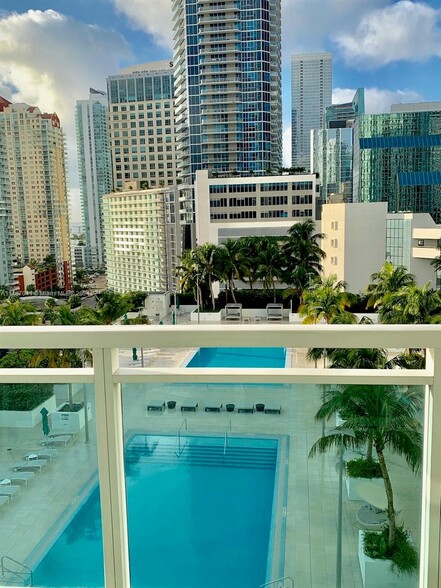 Building Photo - 950 Brickell Bay Dr