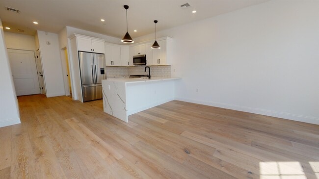 Building Photo - 580 Palisade Ave