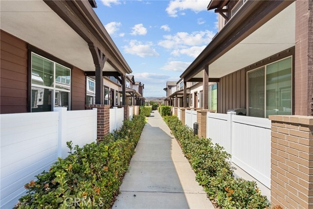 Building Photo - 105 Red Brick Dr