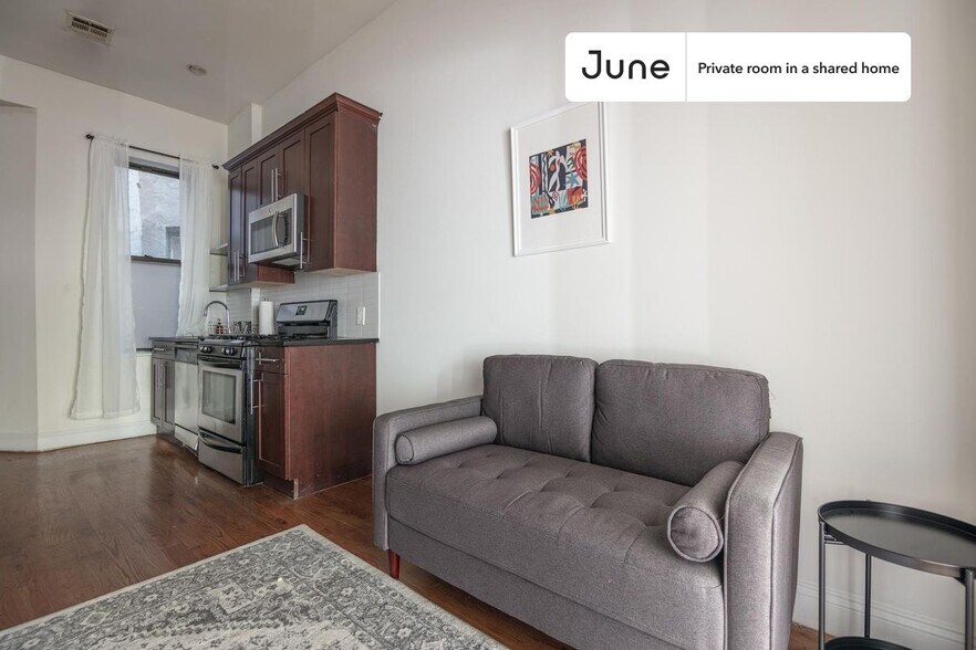 Building Photo - Room in Shared 4 bed/1 bath home