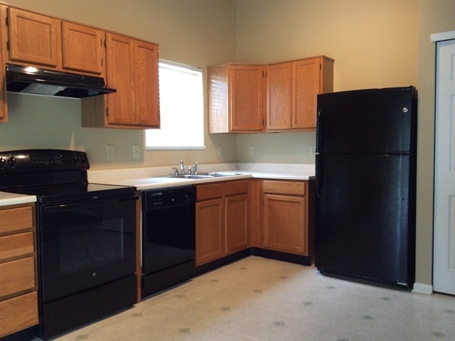 Building Photo - 1903 E Maple Park Dr