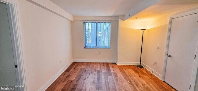 Building Photo - 1425 4th St SW